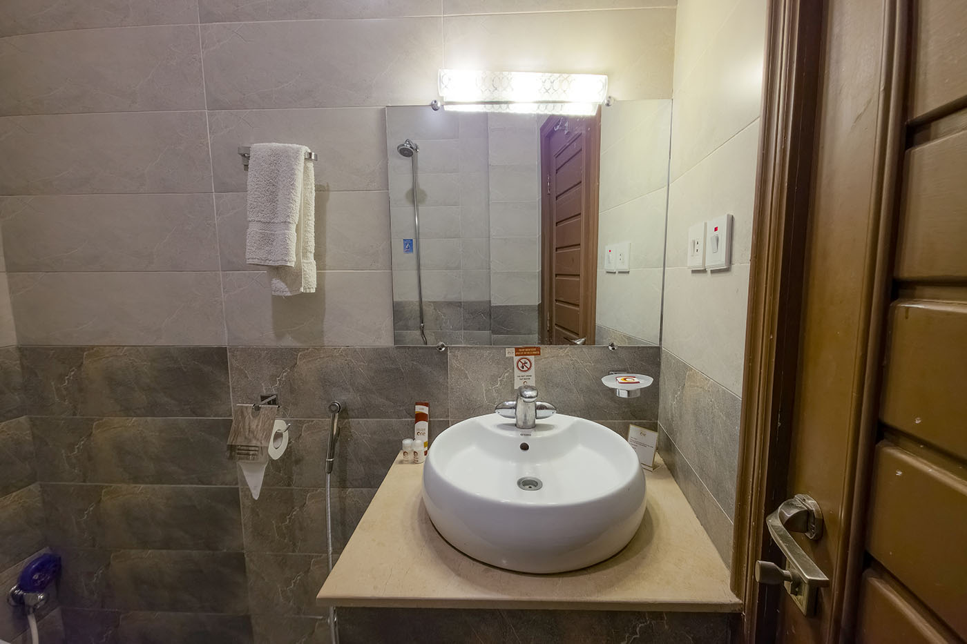 Deluxe Double Room With Balcony image 10
